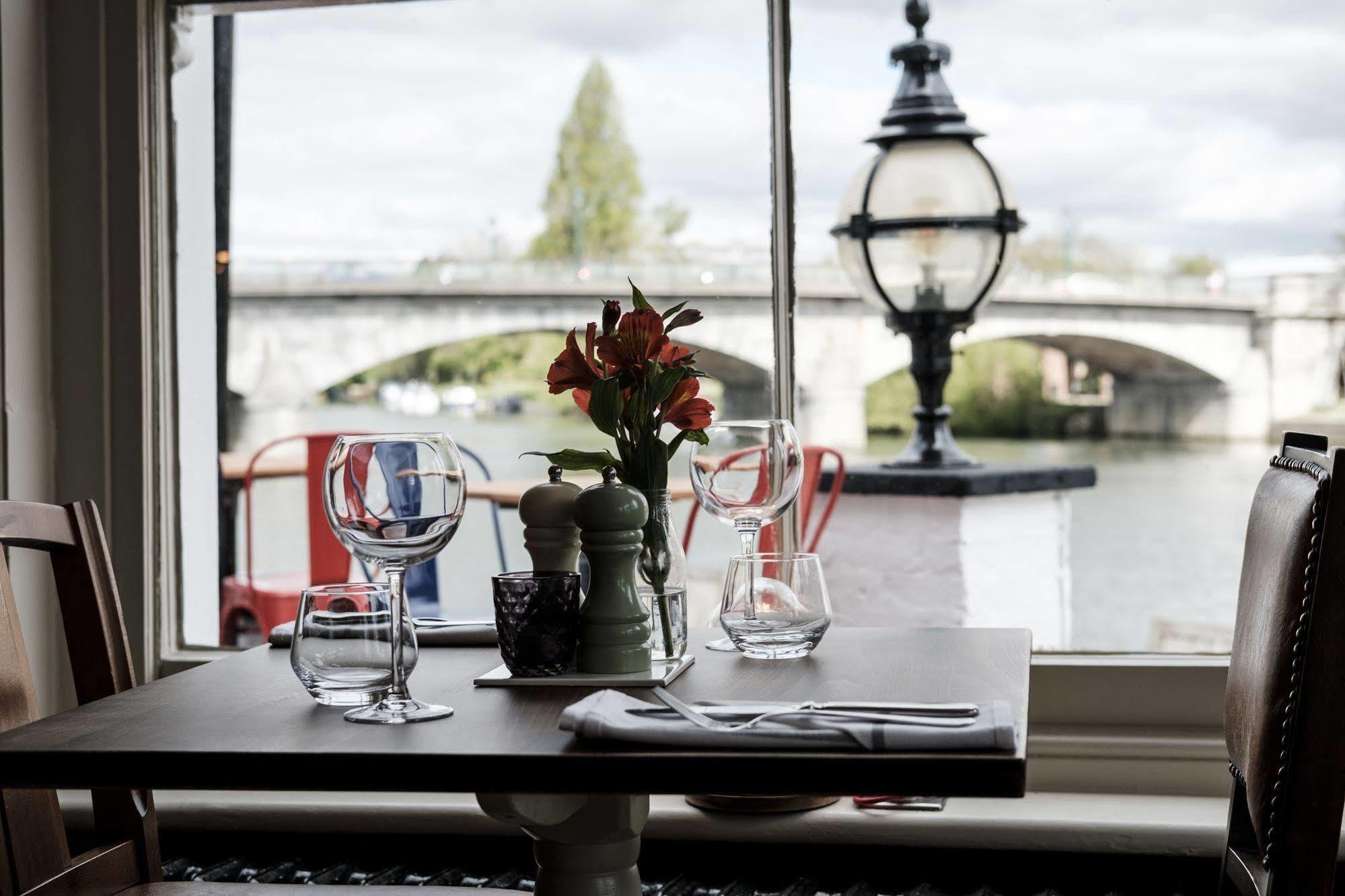 The Swan Hotel Staines-upon-Thames Eksteriør billede