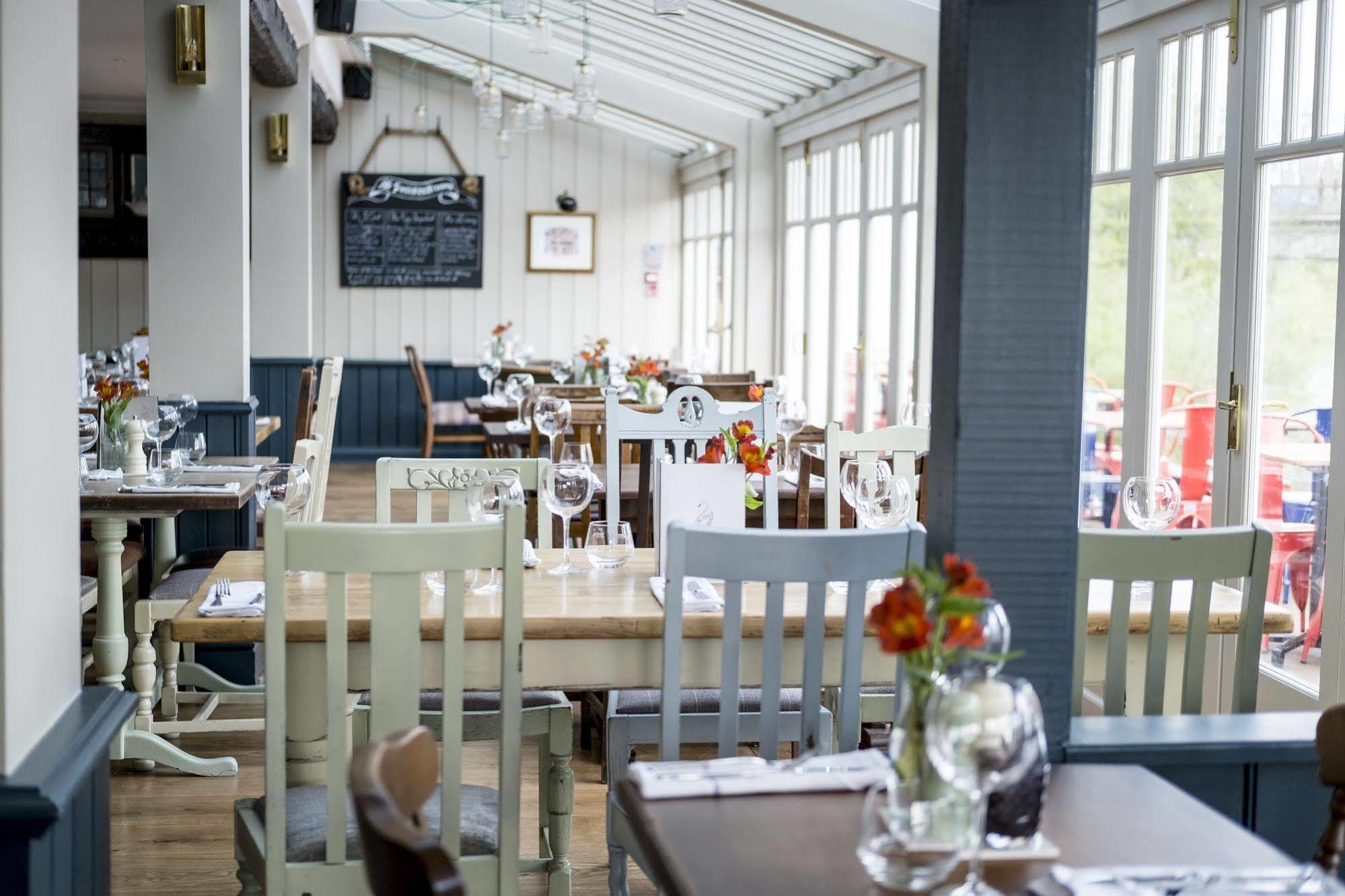 The Swan Hotel Staines-upon-Thames Eksteriør billede