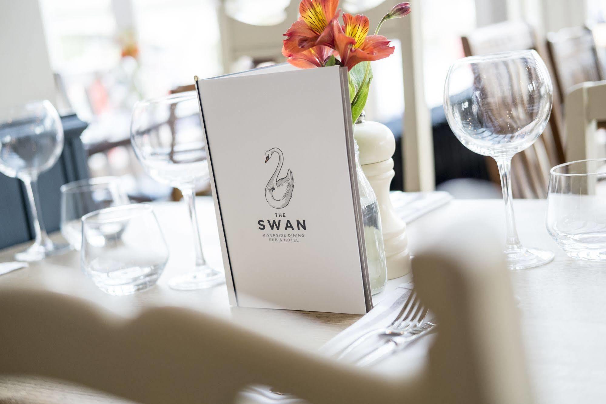 The Swan Hotel Staines-upon-Thames Eksteriør billede