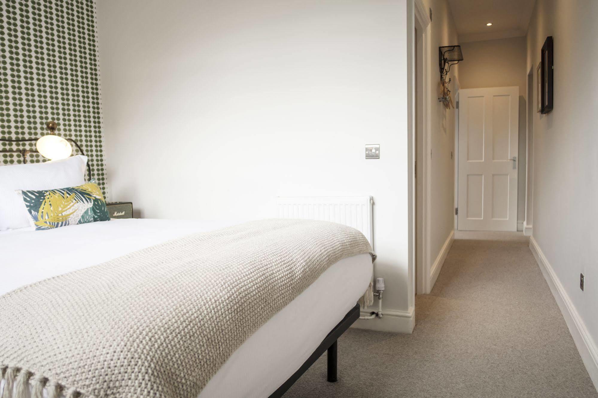 The Swan Hotel Staines-upon-Thames Eksteriør billede