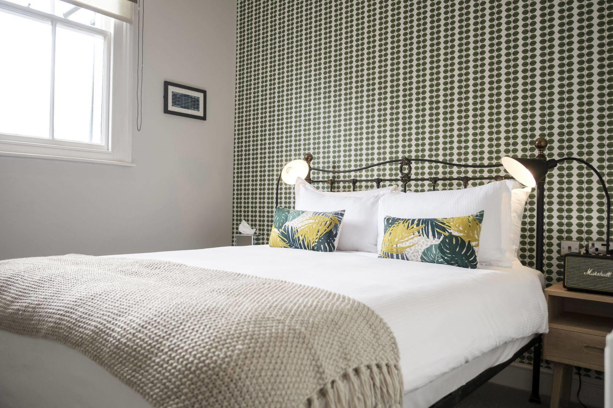 The Swan Hotel Staines-upon-Thames Eksteriør billede