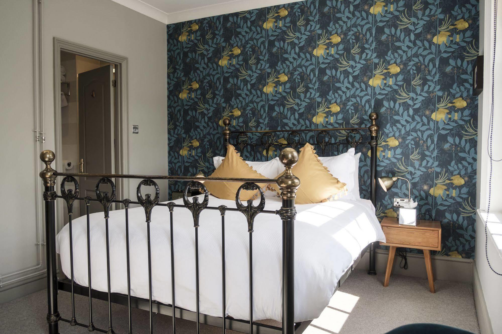 The Swan Hotel Staines-upon-Thames Eksteriør billede